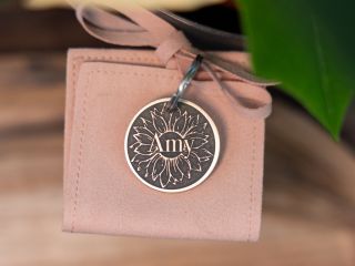 🌻✨ Slunečnicová známka pro tvého chlupatého mazlíčka! 🐶💛 Někteří pejsci jsou jako paprsky slunce – vždycky ti zvednou...